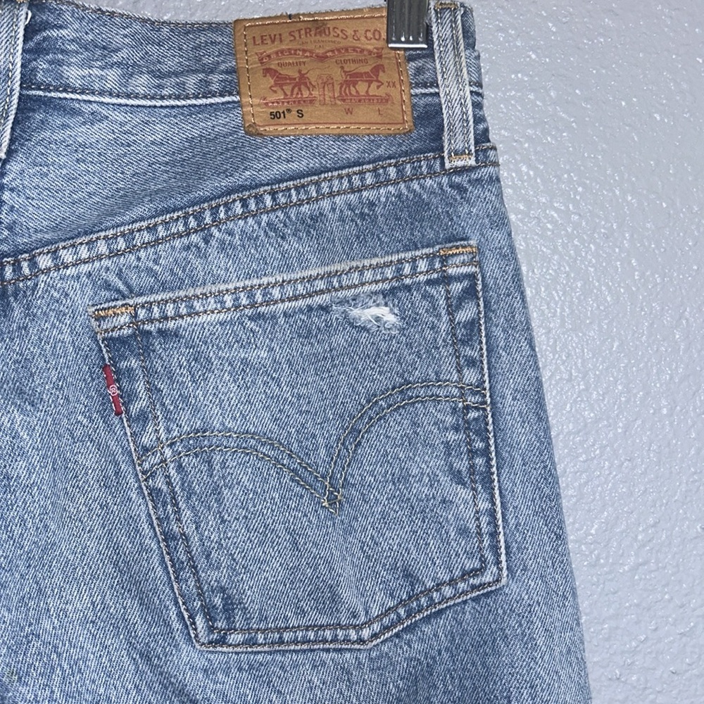 Levi’s Distressed Jeans Women
